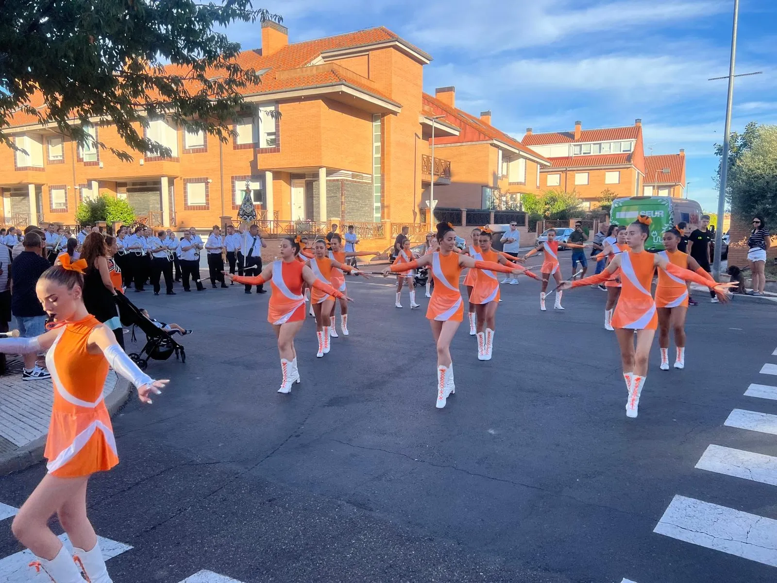 Foto 4 - Fiesta del agua, hinchables, paella, majorettes, homenajes a los mayores, el resumen de las fiestas de Carbajosa