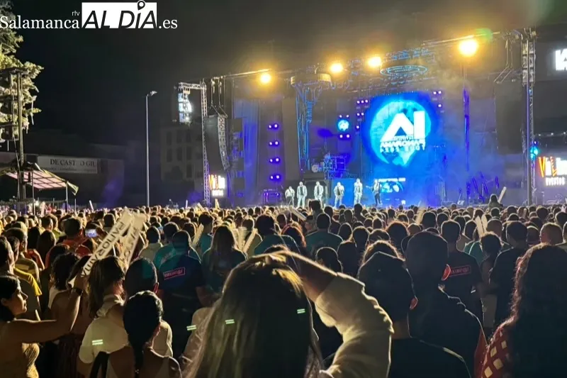 Foto 11 - Panorama cuelga el 'no hay billetes' en la Huerta en una multitudinaria actuaci&oacute;n que re&uacute;ne a 4.500 personas