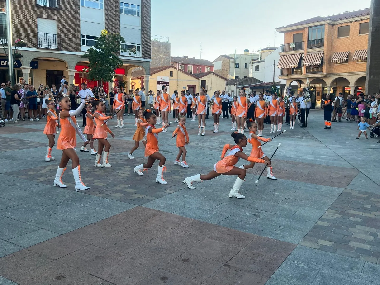 Foto 3 - Fiesta del agua, hinchables, paella, majorettes, homenajes a los mayores, el resumen de las fiestas de Carbajosa