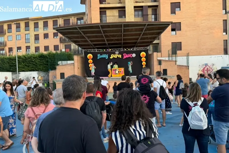 Foto 8 - La Disco M&oacute;vil infantil 'Funky Super Disco' y el mago Zamo Clown acaparan la atenci&oacute;n familiar este domingo