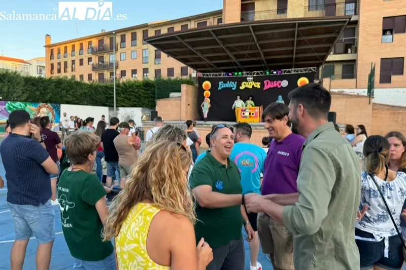 Foto 7 - La Disco M&oacute;vil infantil 'Funky Super Disco' y el mago Zamo Clown acaparan la atenci&oacute;n familiar este domingo