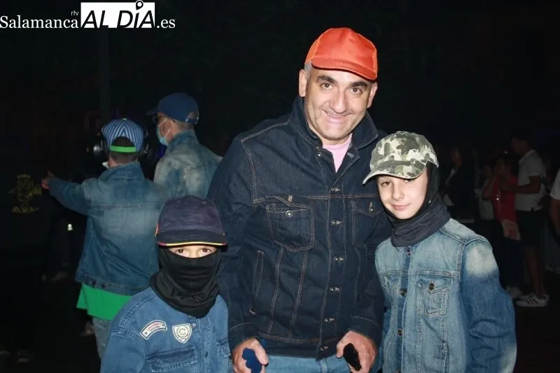 Foto 8 -  El fuego y la p&oacute;lvora invaden el Domingo de Ferias con el espect&aacute;culo pirot&eacute;cnico &lsquo;Damonion&rsquo; y su multitudinario pasacalles
