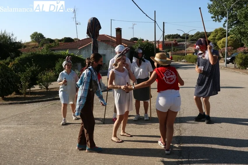 Divertido desfile de carrozas en Cerralbo / CORRAL