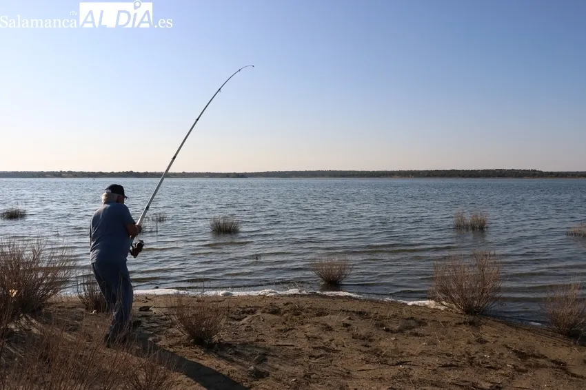 Buena jornada de pesca en Villarino de los Aires de la mano de la Asociación de Pesca Bajo-Tormes / CORRAL