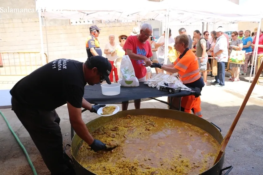 Paella a beneficio de la Banda de Cornetas y Tambores de Vitigudino / CORRAL