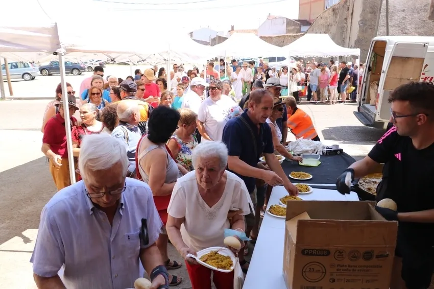 Paella a beneficio de la Banda de Cornetas y Tambores de Vitigudino / CORRAL