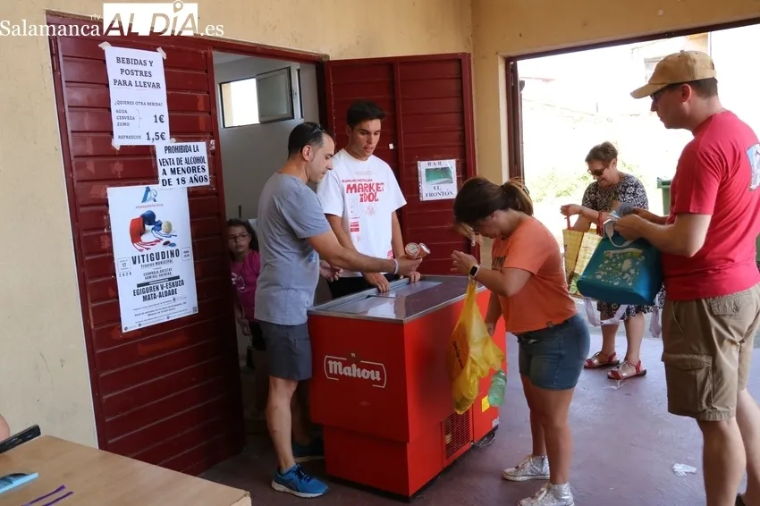 Paella a beneficio de la Banda de Cornetas y Tambores de Vitigudino / CORRAL