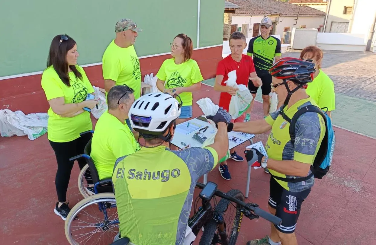 Foto 2 - Alejandro Rodr&iacute;guez y Eva Dom&iacute;nguez llegan al triplete de victorias en la Ruta Puerto del Esperab&aacute;n