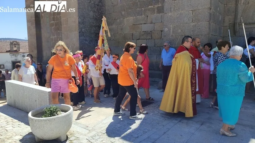 Los vecinos de Vilvestre celebraban este domingo los actos religiosos en honor a San Sebastián, además de una paella para 700 personas / CORRAL 