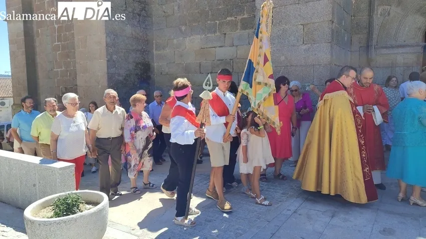 Los vecinos de Vilvestre celebraban este domingo los actos religiosos en honor a San Sebastián, además de una paella para 700 personas / CORRAL 