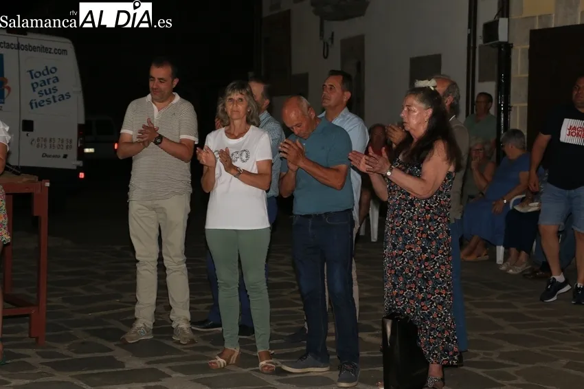 Pregón de Adolfo Vicente y actuación de artistas locales en Peralejos de Abajo  / CORRAL  