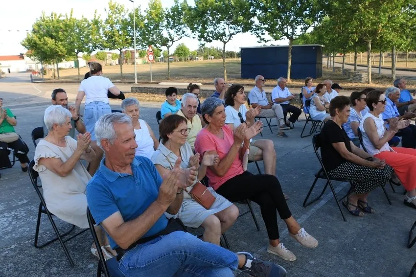 Actuación de Malajota Folk en Cerezal de Peñahorcada / CORRAL