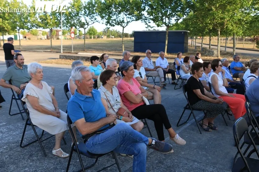 Actuación de Malajota Folk en Cerezal de Peñahorcada / CORRAL