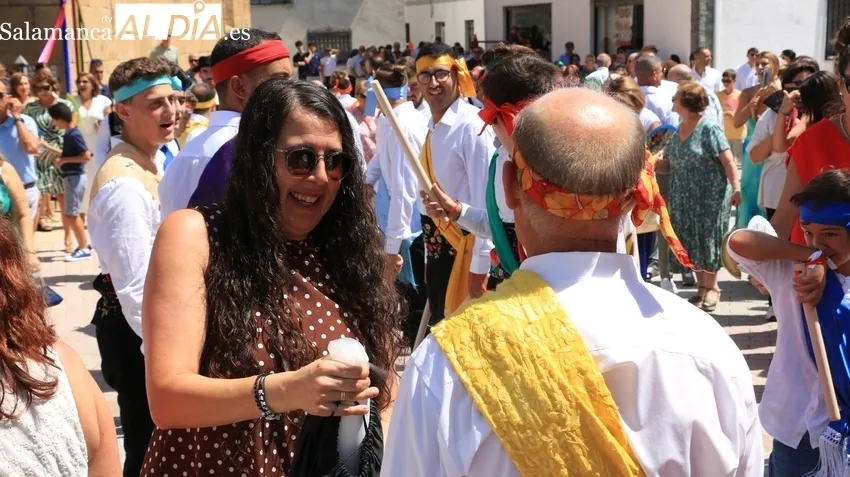 Procesión de San Lorenzo, danzas de paleo y baile de cordón en Saucelle / CORRAL 