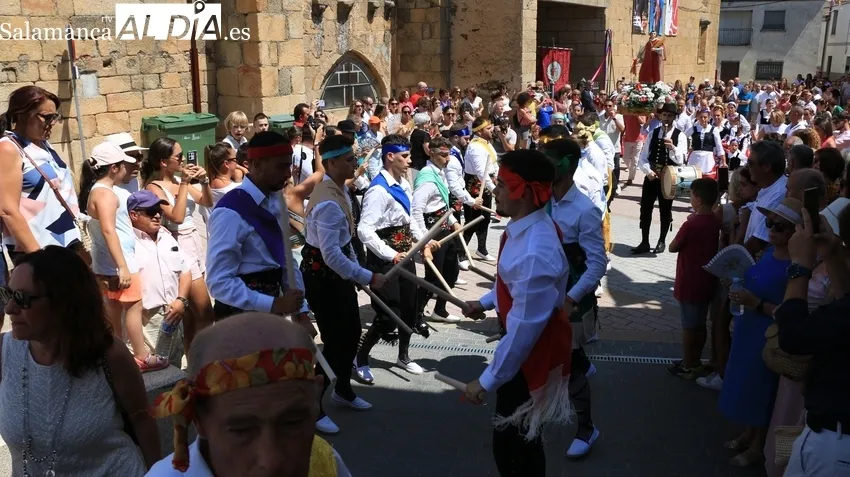 Procesión de San Lorenzo, danzas de paleo y baile de cordón en Saucelle / CORRAL 
