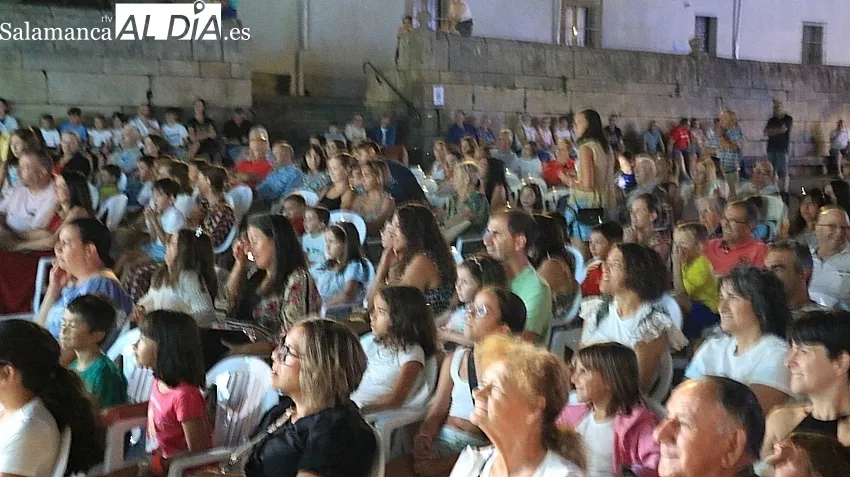 Actuación de Zolopotrokeando en Vitigudino / CORRAL