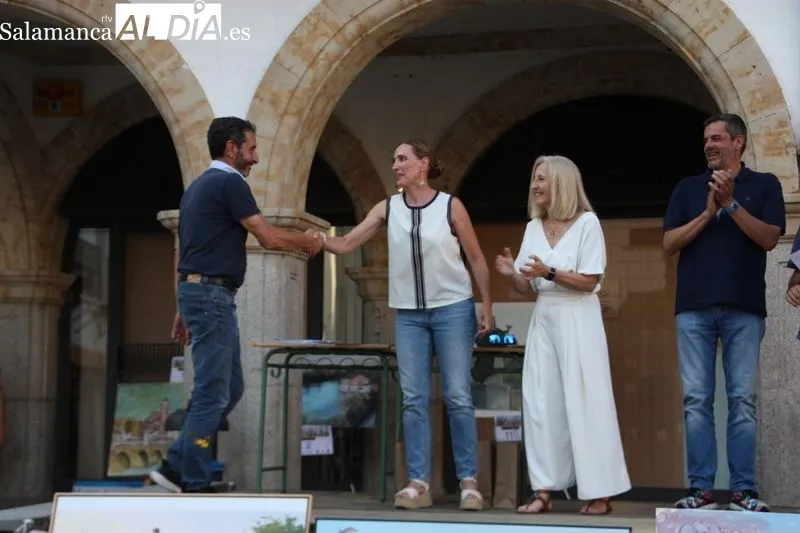 Foto 12 - Juan Antonio Garc&iacute;a, ganador del VII certamen de Pintura al aire libre 'Villa Alba de Tormes'