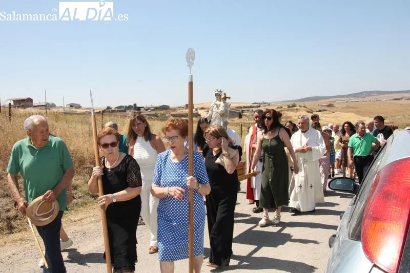 Foto 9 - Amatos de Alba saca en procesi&oacute;n a su Virgen de las Nieves 