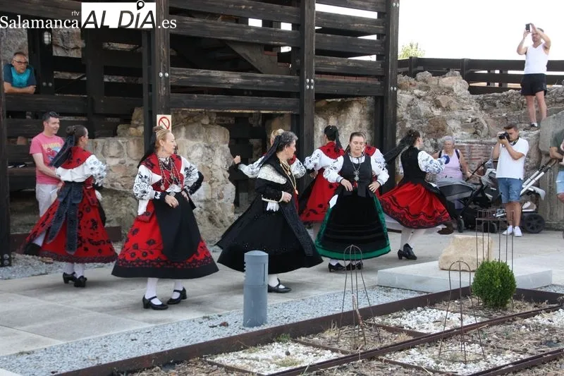 Foto 7 - Primer d&iacute;a de feria medieval en el Castillo de los Duques de Alba