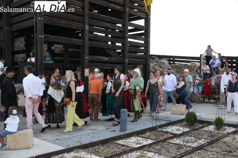 Foto 8 - Primer d&iacute;a de feria medieval en el Castillo de los Duques de Alba