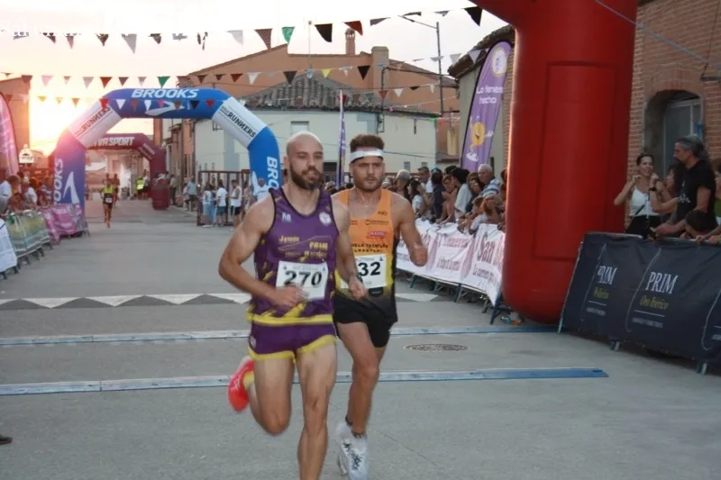 Foto 7 - La XIV Sanrocada se reafirma como la gran cita del atletismo popular y bate r&eacute;cords con m&aacute;s de 900 corredores en Macotera