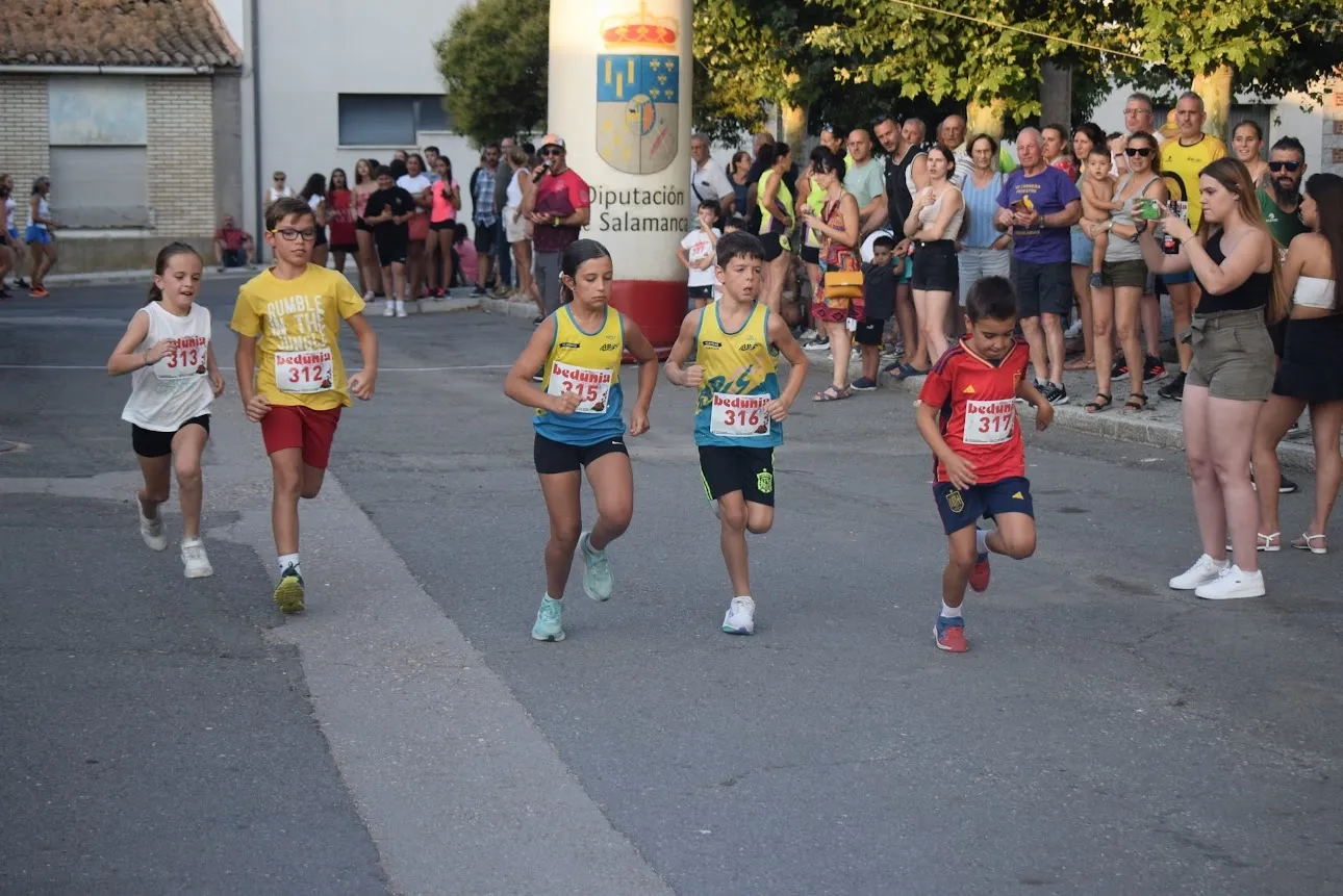 Foto 2 - Juan San Jos&eacute; y Ester Cruz se alzan con el triunfo en la XV Carrera Popular de Villar de Gallimazo