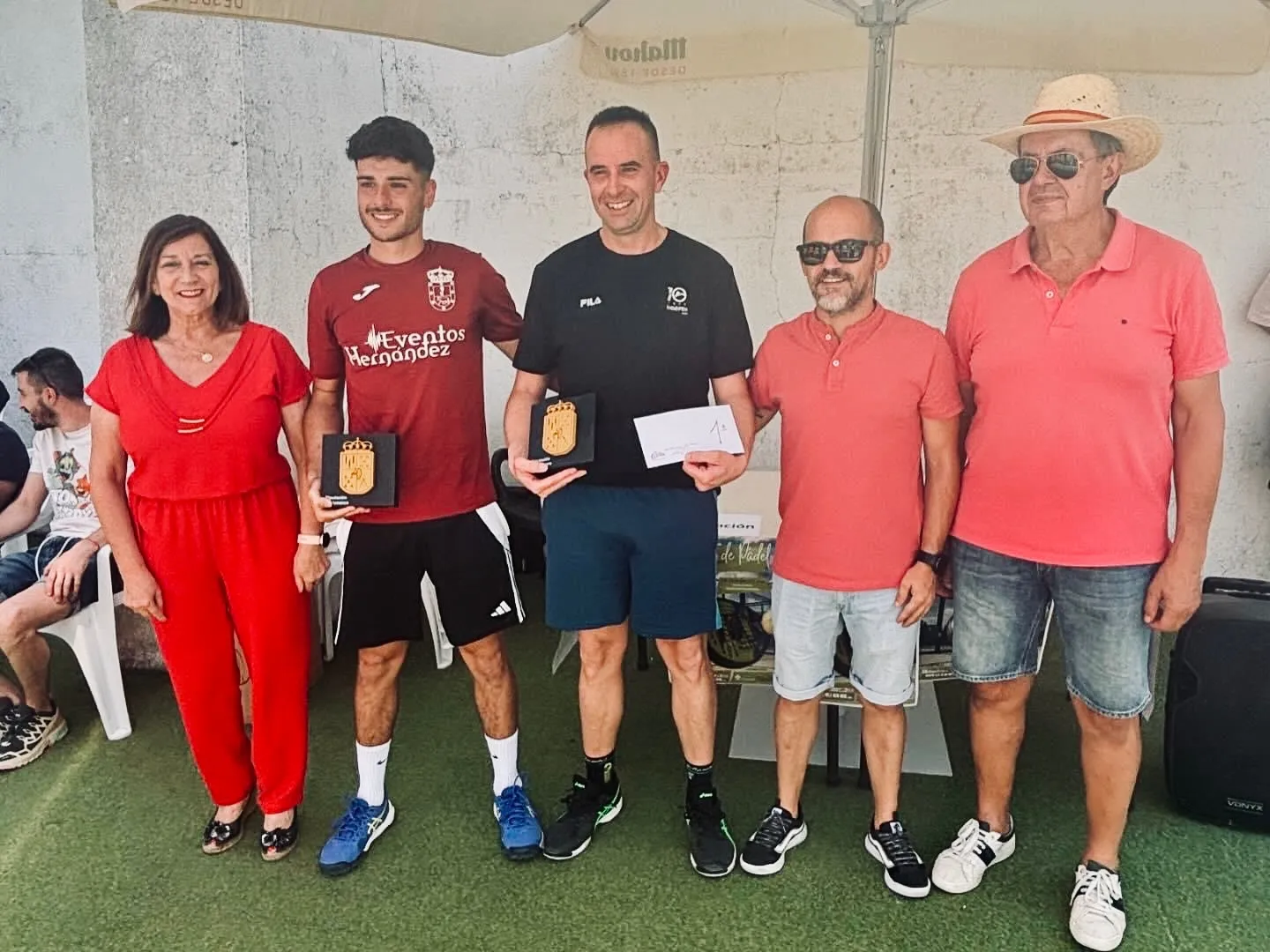 Foto 3 - Javier Cabo y Pablo Dom&iacute;nguez, ganadores del IV Torneo de P&aacute;del de Pe&ntilde;aranda, que se consolida como imprescindible en las pre-fiestas 