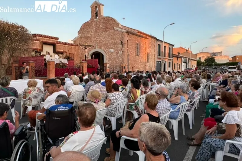 Foto 4 - Multitudinario y emotivo recibimiento en las calles al Santo Cristo del Humilladero en su esperada fiesta anual