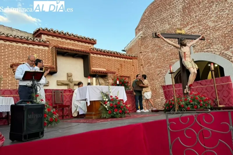 Foto 5 - Multitudinario y emotivo recibimiento en las calles al Santo Cristo del Humilladero en su esperada fiesta anual