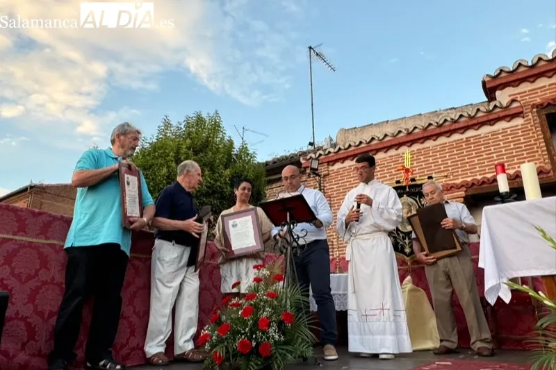 Foto 9 - Multitudinario y emotivo recibimiento en las calles al Santo Cristo del Humilladero en su esperada fiesta anual