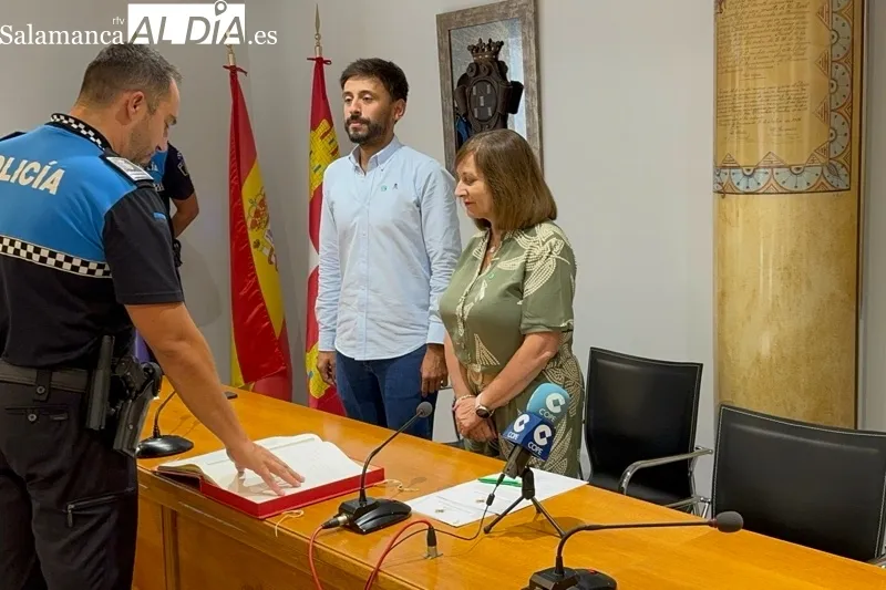 Foto 4 - Eugenio &Aacute;lvarez, nuevo subinspector jefe y Manuel L&oacute;pez, nuevo oficial y subjefe de la Polic&iacute;a Local de Pe&ntilde;aranda