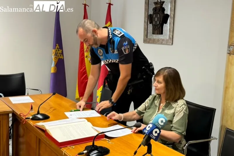 Foto 3 - Eugenio &Aacute;lvarez, nuevo subinspector jefe y Manuel L&oacute;pez, nuevo oficial y subjefe de la Polic&iacute;a Local de Pe&ntilde;aranda