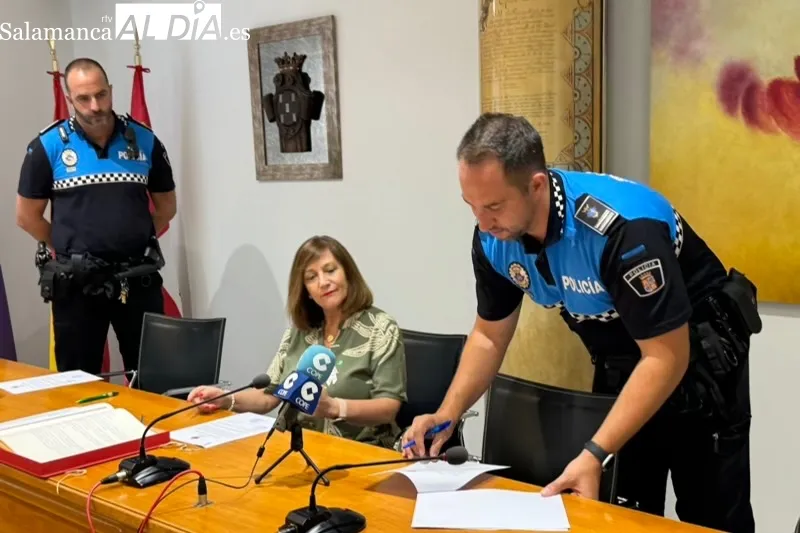 Foto 2 - Eugenio &Aacute;lvarez, nuevo subinspector jefe y Manuel L&oacute;pez, nuevo oficial y subjefe de la Polic&iacute;a Local de Pe&ntilde;aranda