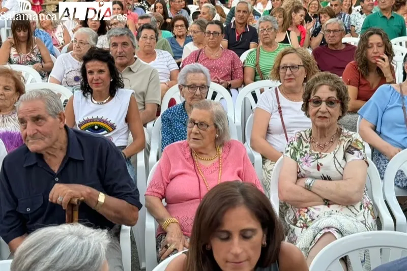 Foto 10 - Grandes y peque&ntilde;os disfrutan en Aldeaseca de la Frontera con la divertida y colorida bienvenida a las fiestas de la Asunci&oacute;n
