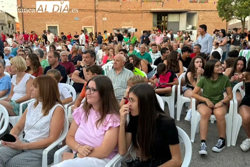 Foto 9 - Grandes y peque&ntilde;os disfrutan en Aldeaseca de la Frontera con la divertida y colorida bienvenida a las fiestas de la Asunci&oacute;n