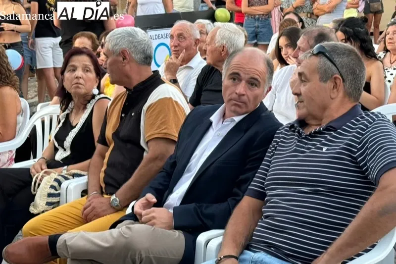Foto 8 - Grandes y peque&ntilde;os disfrutan en Aldeaseca de la Frontera con la divertida y colorida bienvenida a las fiestas de la Asunci&oacute;n