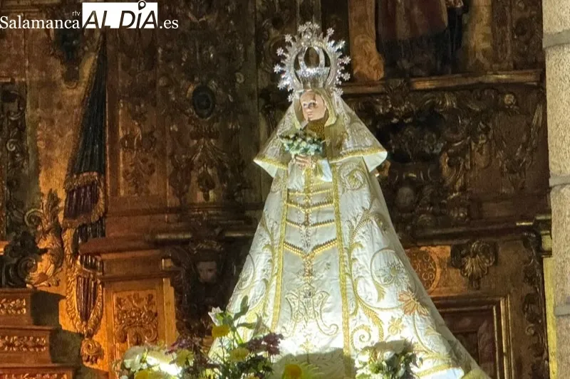 Foto 5 - Lleno en la iglesia de Macotera para la eucarist&iacute;a en honor a la Virgen de la Encina