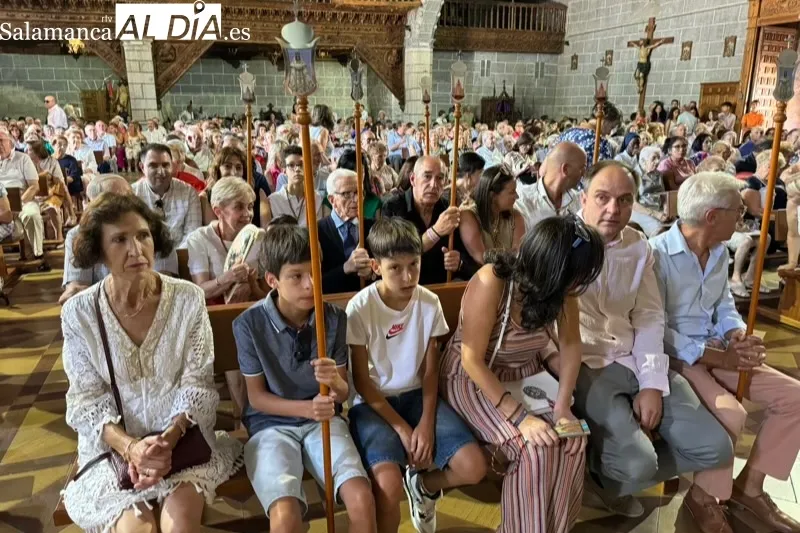 Foto 8 - Lleno en la iglesia de Macotera para la eucarist&iacute;a en honor a la Virgen de la Encina