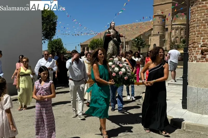 Foto 4 - Calles abarrotadas y continuos bailes en honor a Nuestra Se&ntilde;ora de la Asunci&oacute;n en Aldeaseca de la Frontera