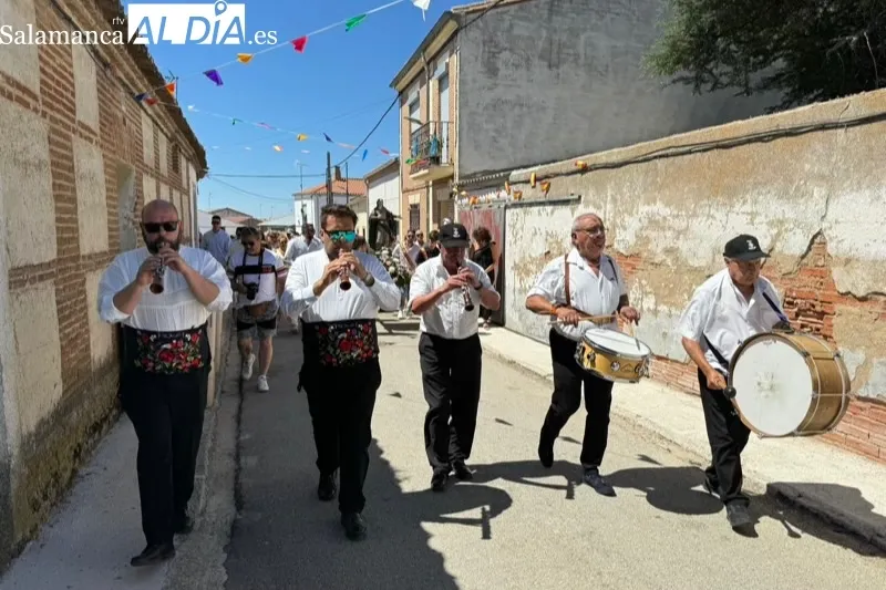 Foto 10 - Calles abarrotadas y continuos bailes en honor a Nuestra Se&ntilde;ora de la Asunci&oacute;n en Aldeaseca de la Frontera