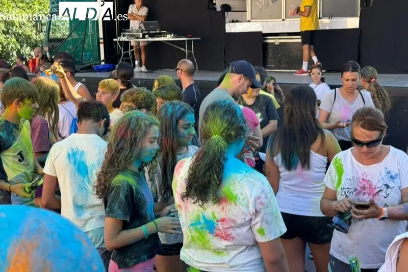 Foto 4 - Diversi&oacute;n para grandes y peque&ntilde;os protagonizan el 'Color Fest' de Babilafuente