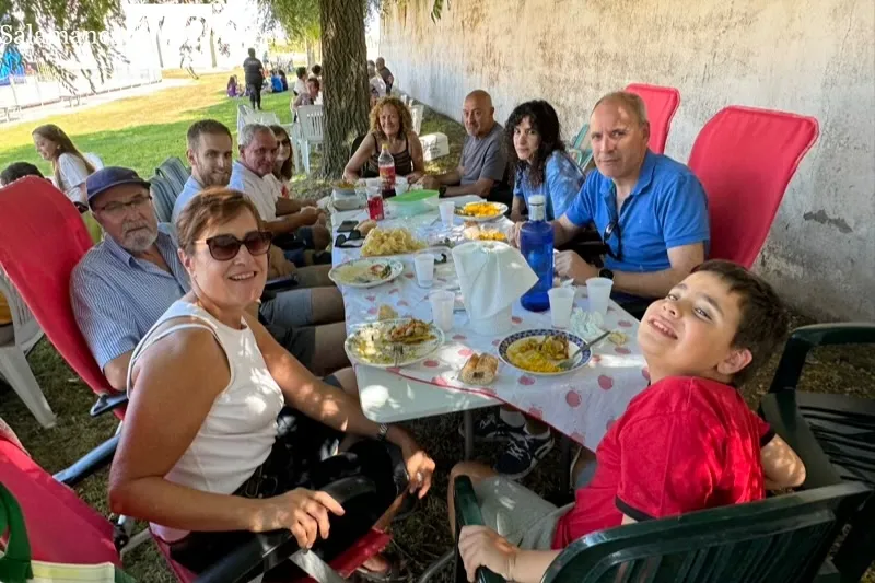 Foto 8 - Cerca de 750 raciones de paella solidaria en Aldeaseca en favor de la AECC