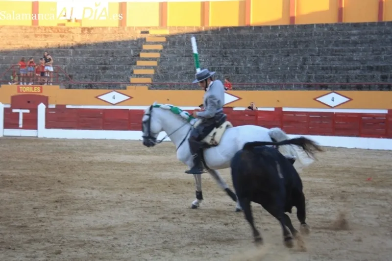 Foto 4 - San Roque deja una animada tarde de rejones en Babilafuente