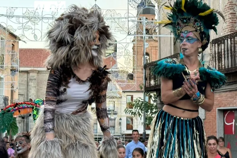 Foto 4 - El 'Pasacalles Salvaje' ofrece en las plazas espect&aacute;culo para grandes y peque&ntilde;os