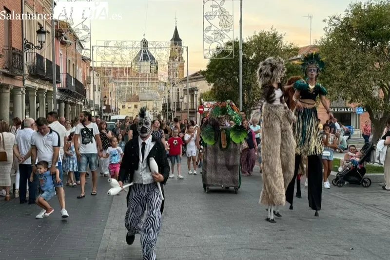 Foto 6 - El 'Pasacalles Salvaje' ofrece en las plazas espect&aacute;culo para grandes y peque&ntilde;os
