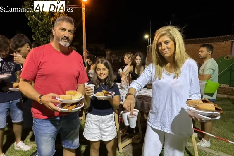Foto 9 - Sabrosa y multitudinaria parrillada solidaria en Aldeaseca de la Frontera