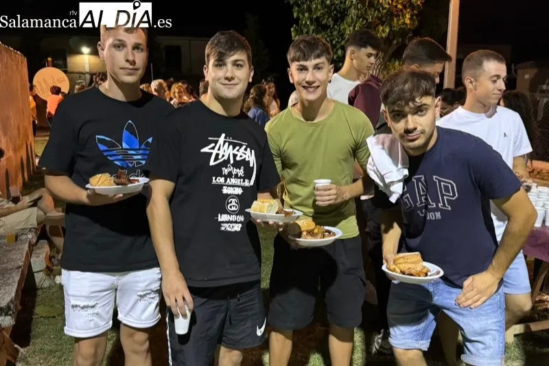 Foto 10 - Sabrosa y multitudinaria parrillada solidaria en Aldeaseca de la Frontera