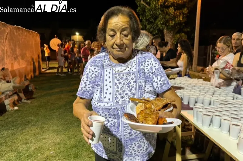 Foto 11 - Sabrosa y multitudinaria parrillada solidaria en Aldeaseca de la Frontera