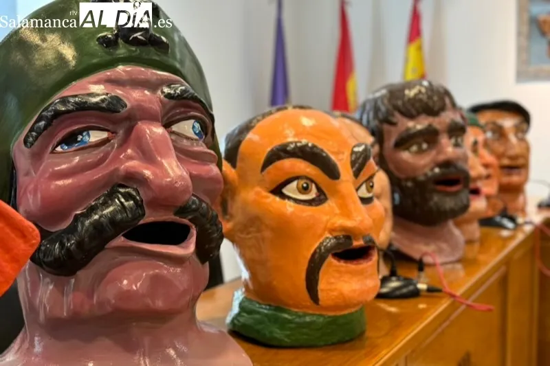 Foto 2 - Los cabezudos pe&ntilde;arandinos presentan una renovada imagen tras la restauraci&oacute;n realizada por Juan Francisco Pro