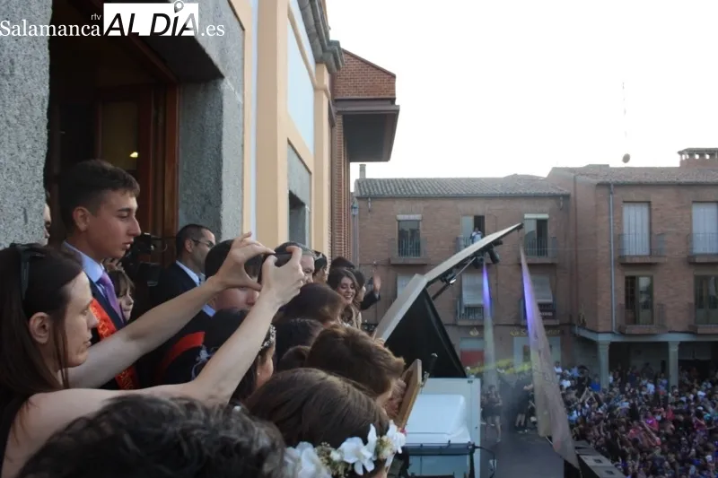Foto 14 - Pe&ntilde;aranda da una multitudinaria, emotiva y colorida bienvenida a las Ferias y Fiestas 2024
